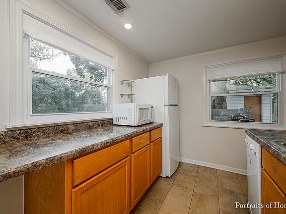 3rd image of 9948 Elm Circle Dr