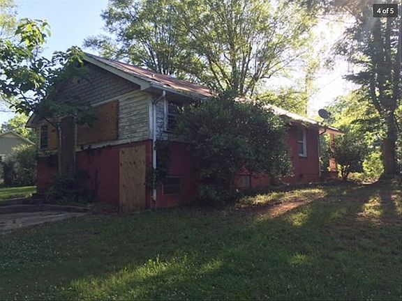3rd image of 1322 Harris St