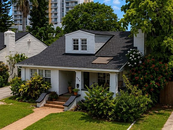5th image of 960 SW 7th St