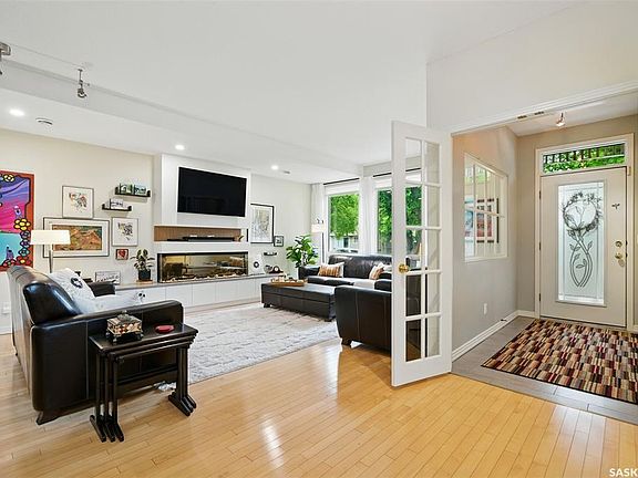 4th image of 1105 15th St E