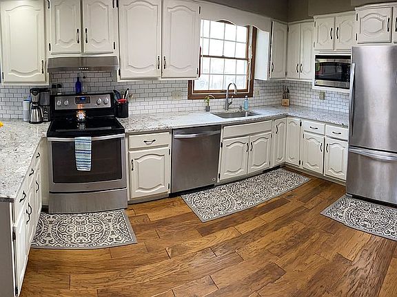 4th image of 1009 Meadowlark Dr