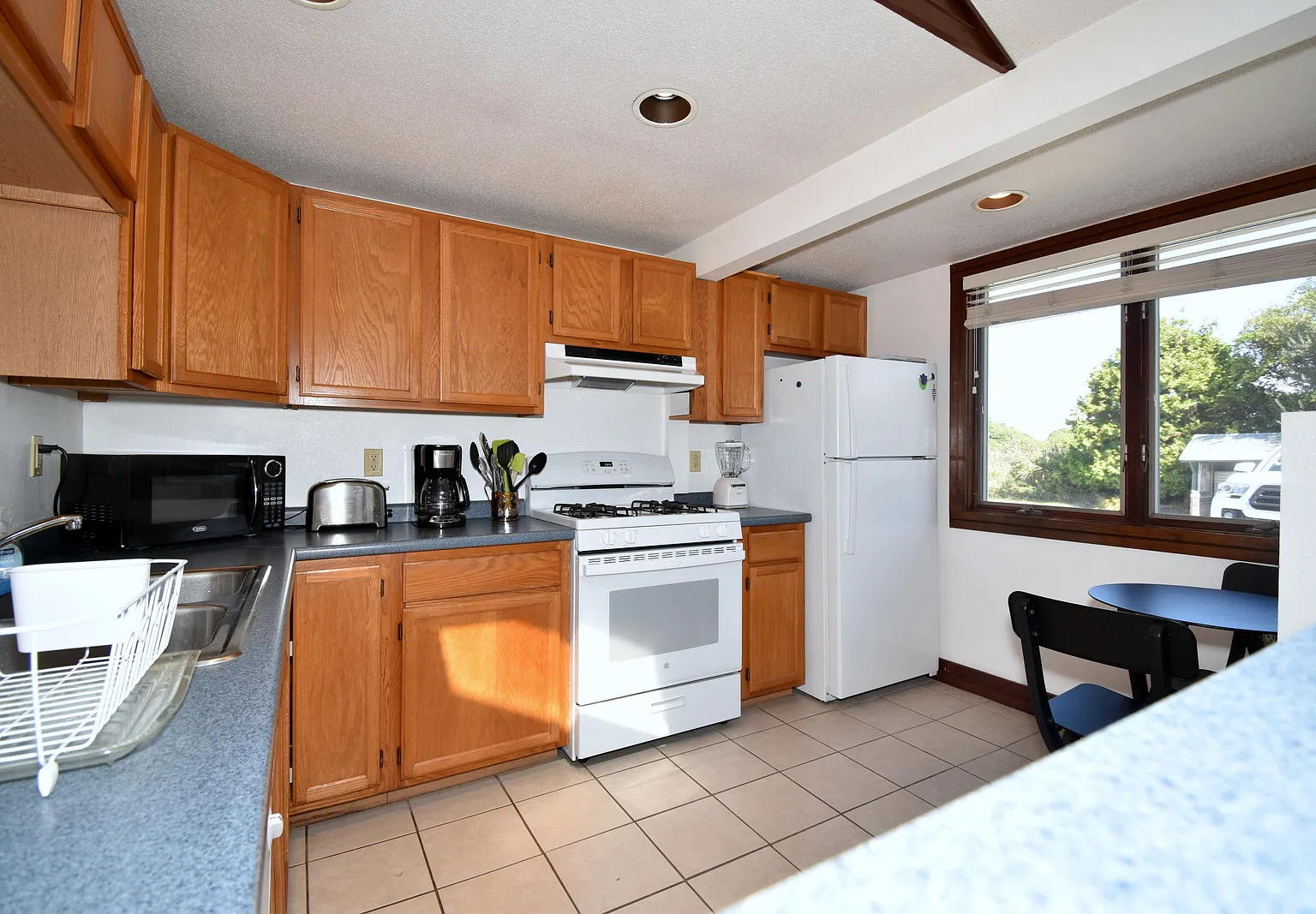 3 bed, 1200 sqft, $2,700 — Photo 4