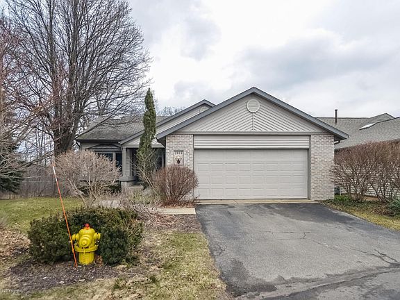 4th image of 1908 Firethorn Ct SE