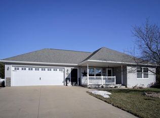 3817 Spring Ct, Waverly, IA 50677