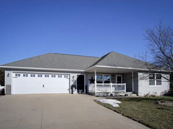 3817 Spring Ct, Waverly, IA 50677