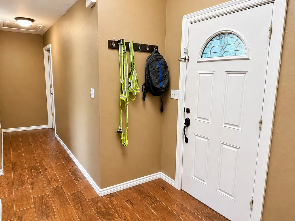 Building Photo - 3548 Sauz Dr