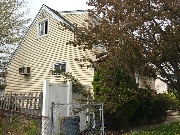 Large lot 53x100 big yard