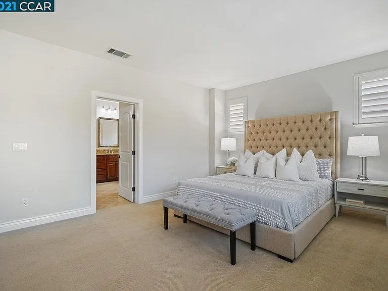 513 Wells Ct — Photo 33