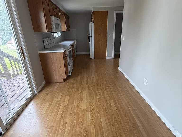 65 Sebring Dr — Photo 5