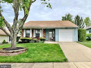30 Lake View Ter, Columbus, NJ 08022
