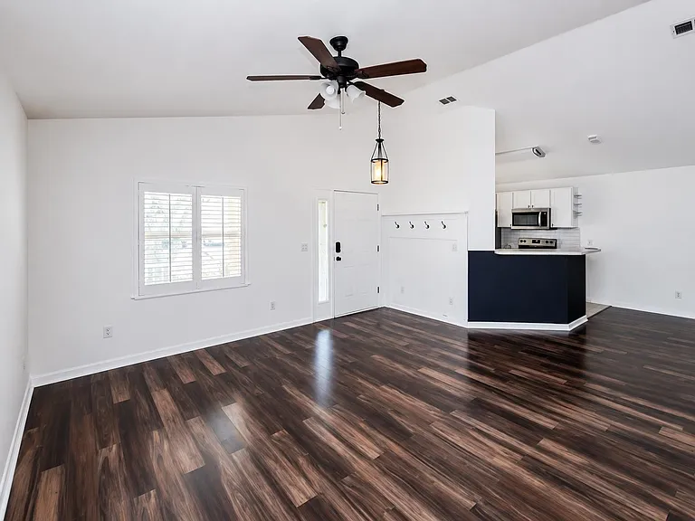 405 Island View Cir — Photo 15