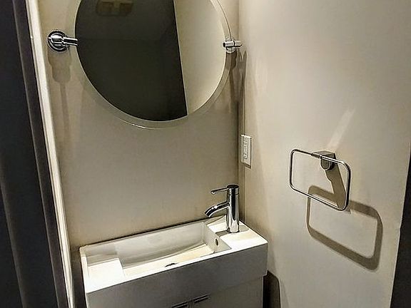 4th image of 2421 E Eager St