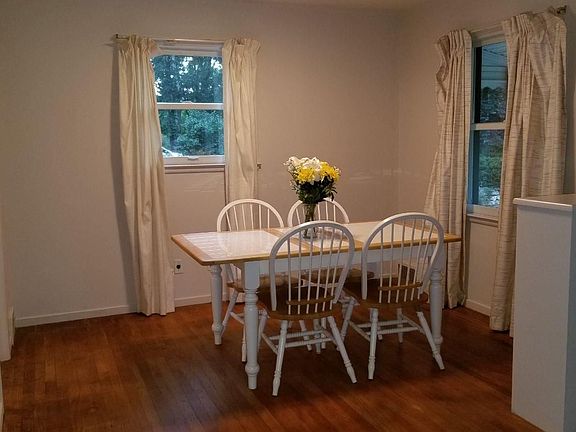 3rd image of 2610 Powell Ave