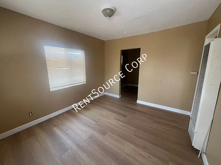 16735 Union St — Photo 3