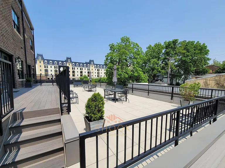 Brownstone Condominiums — Photo 19