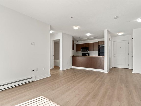 4th image of 45555 Yale Rd #109