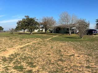 1795 State Highway 173 S, Devine, TX 78016