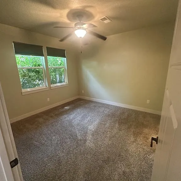 2122 Sandbur Dr — Photo 5