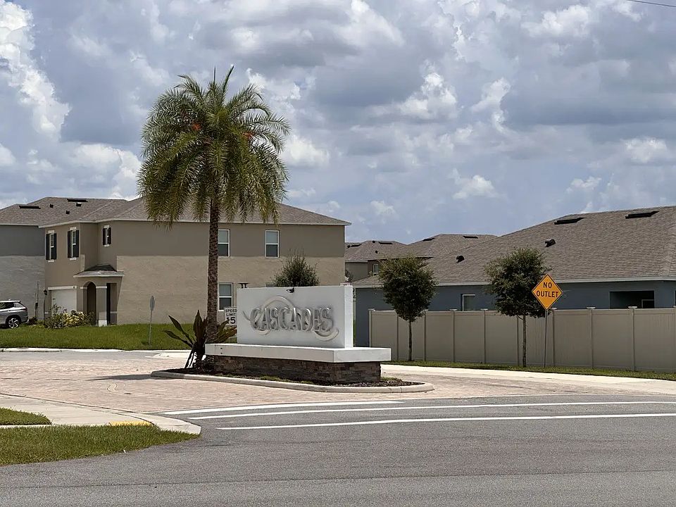 Cascades Community Entrance