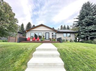 139 N Wildwood Dr SW, Calgary, AB T3C3C7