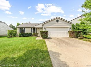 41918 Ridge Rd E, Novi, MI 48375