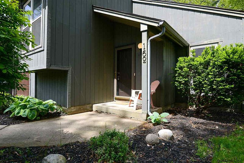2nd image of 162 ARROWWOOD Place