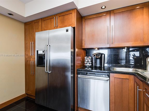 5th image of 1625 SE 10th Ave APT 1005