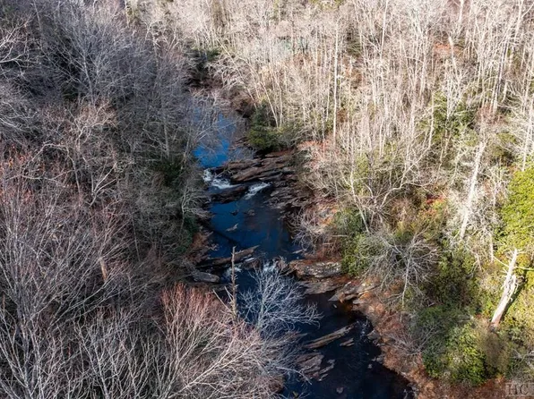 14 Randall Court, Sapphire, NC 28774