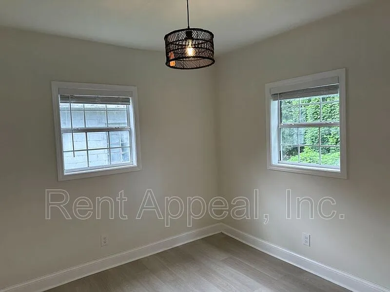 3 bed, 2.0 bath, 1214 sqft, $2,550 — Photo 4