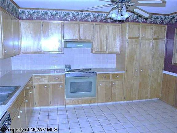 3rd image of 107 Oakwood Dr