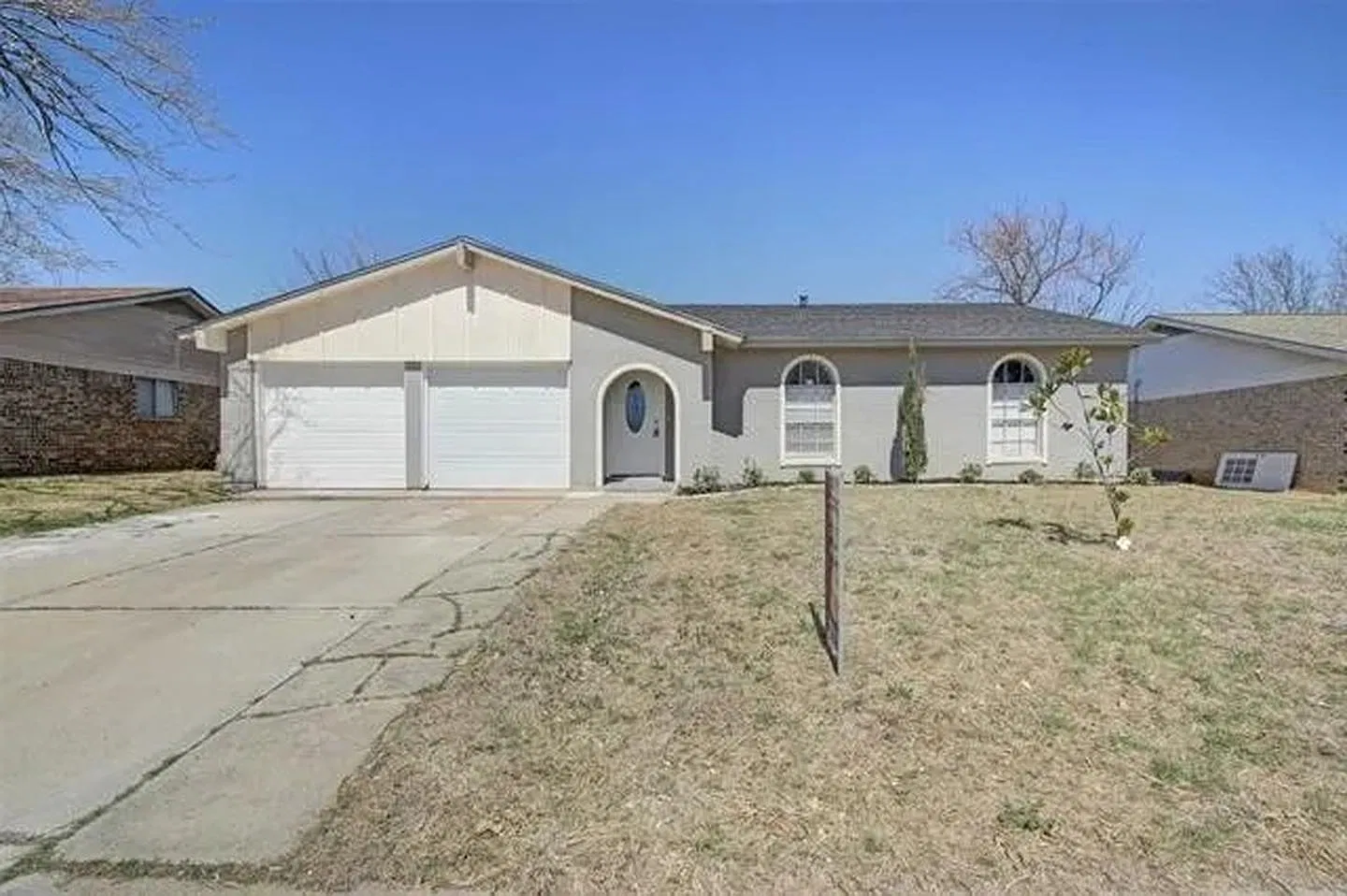 Modern Arlington home near the Parks Mall — Photo 1