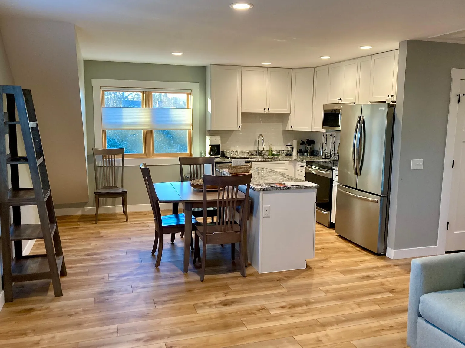 417 N Elmwood Ave — Photo 2