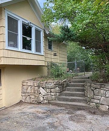 3rd image of 5423 Bennington Ave