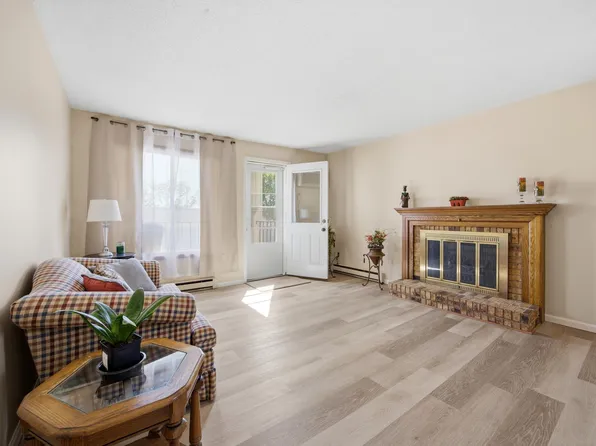 341 Prairiewood Cir S APT 208, Fargo, ND 58103