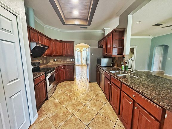 4th image of 2222 Caxton Ave