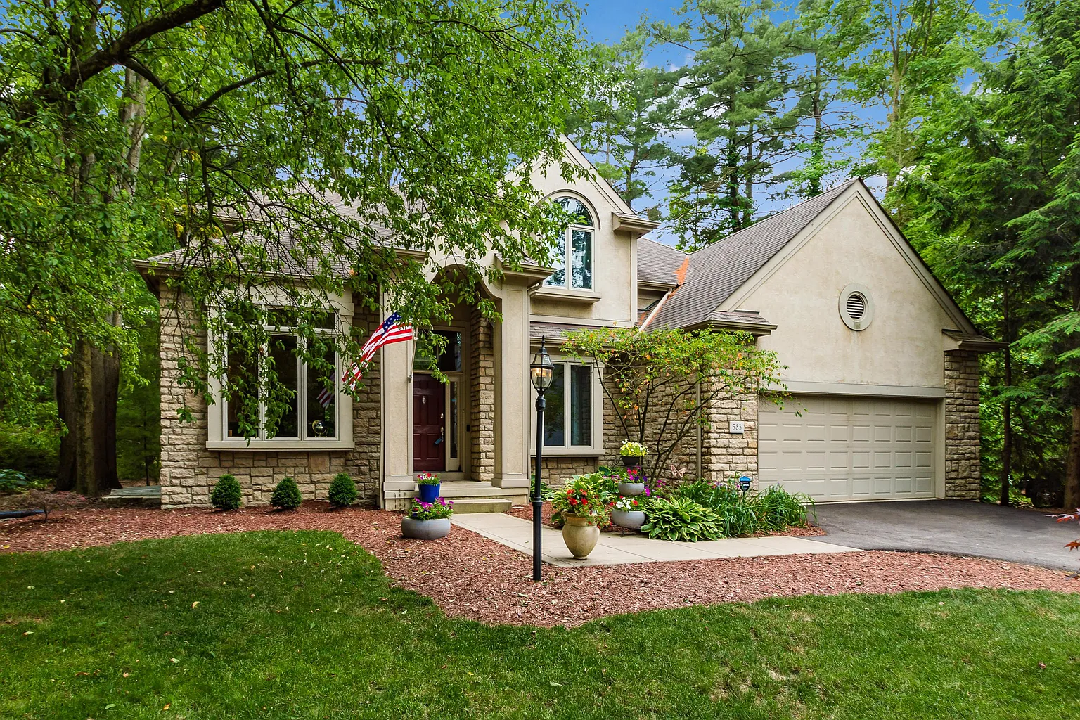 583 Pinegrove Pl photo 1