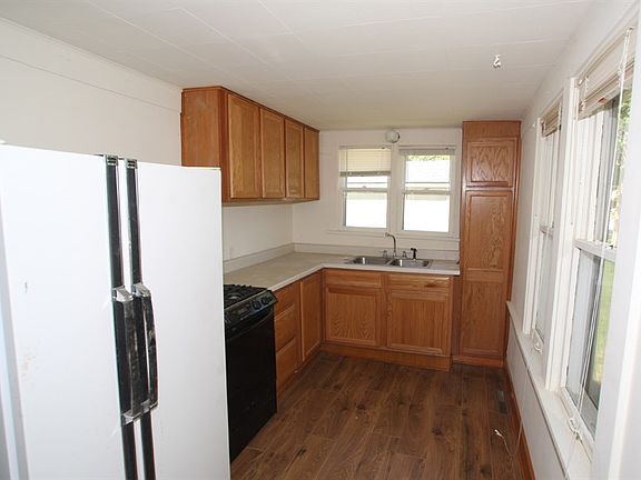 4th image of 606 8th St