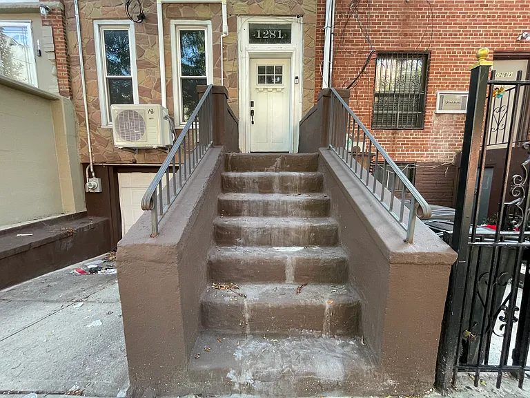 1281 Union Ave — Photo 28