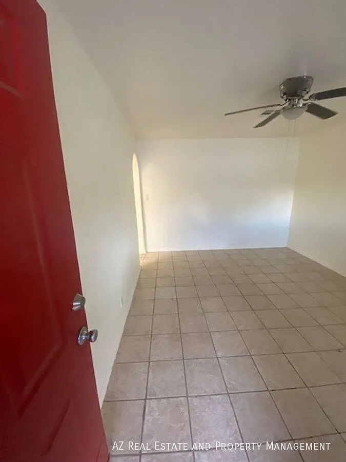 Bright Phoenix Apartment In A Prime Central Location !First Month Free W/ 13-Month Lease! No Admi... — Photo 3