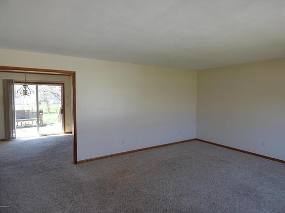 5th image of 1582 N Cherry Dr