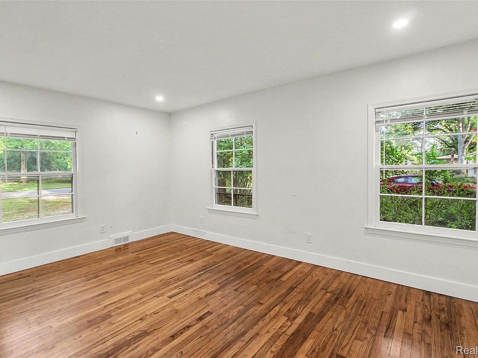 22806 Carleton Ave, photo 8