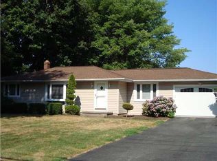 564 Holt Rd, Webster, NY 14580