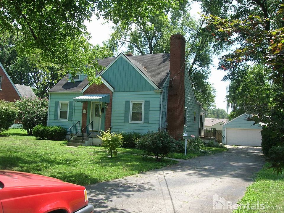 Front view of property