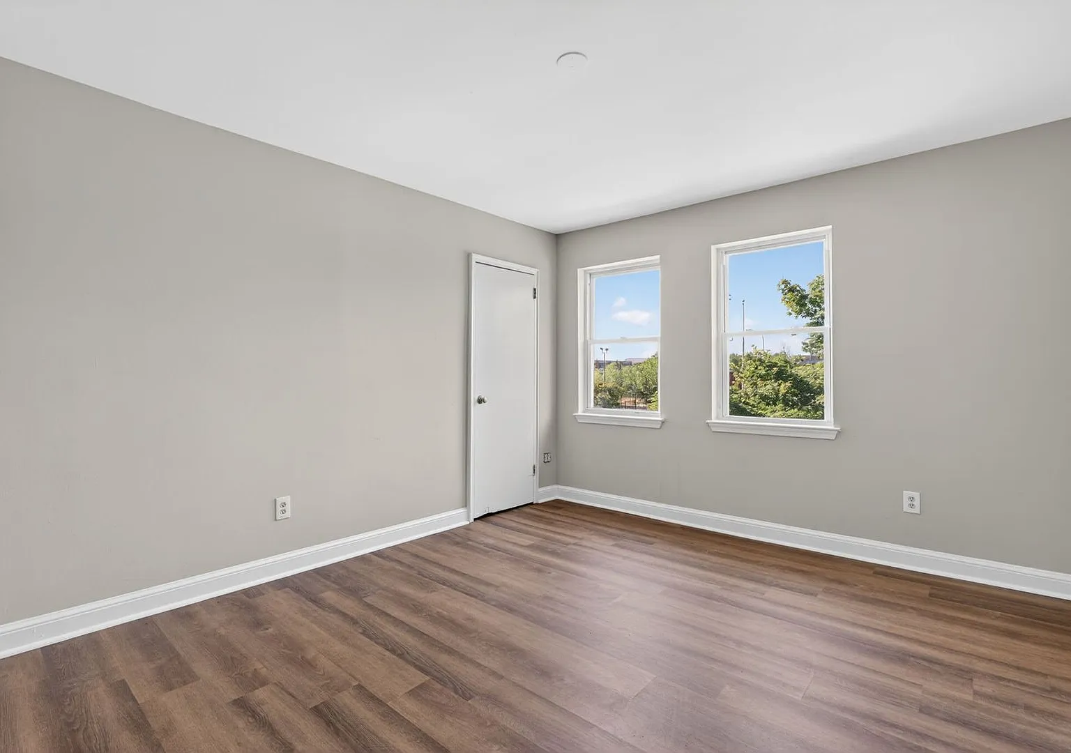 1BD 1BA with Refreshed Interior & In-Unit Laundry — Photo 4