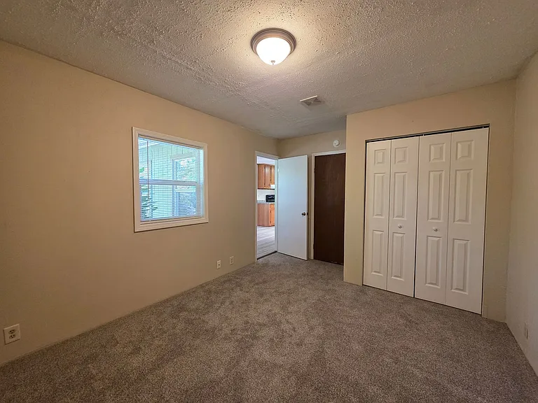 300 Federal Ln — Photo 4