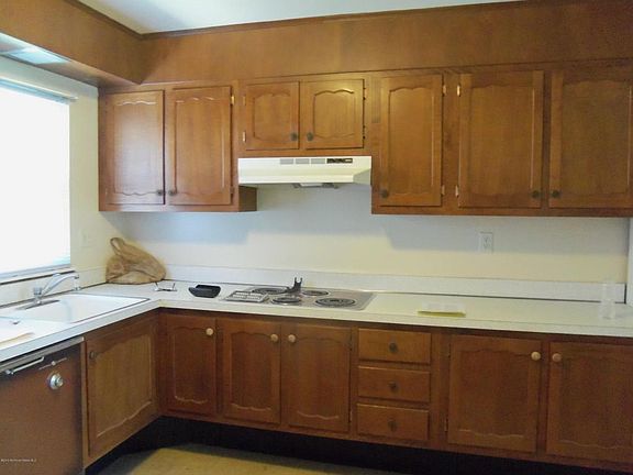 2nd image of 340B Canterbury Ct #B