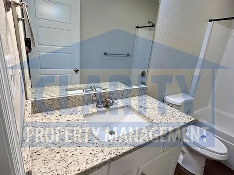 615 Linda Dr SE — Photo 8