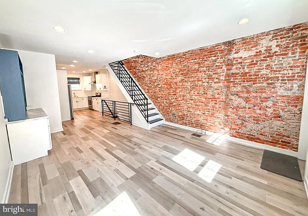 2 bed, 2.5 bath, 1800 sqft, $2,900 — Photo 3