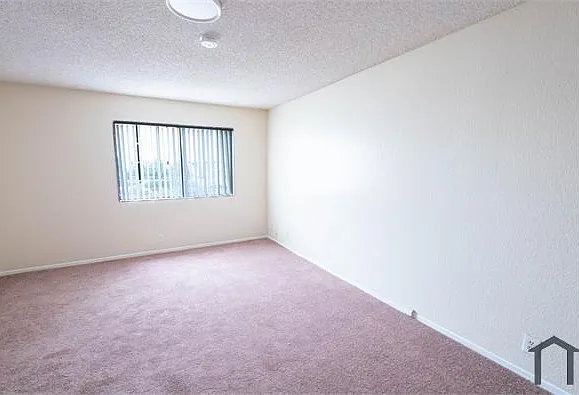 14110 Kornblum Ave — Photo 5
