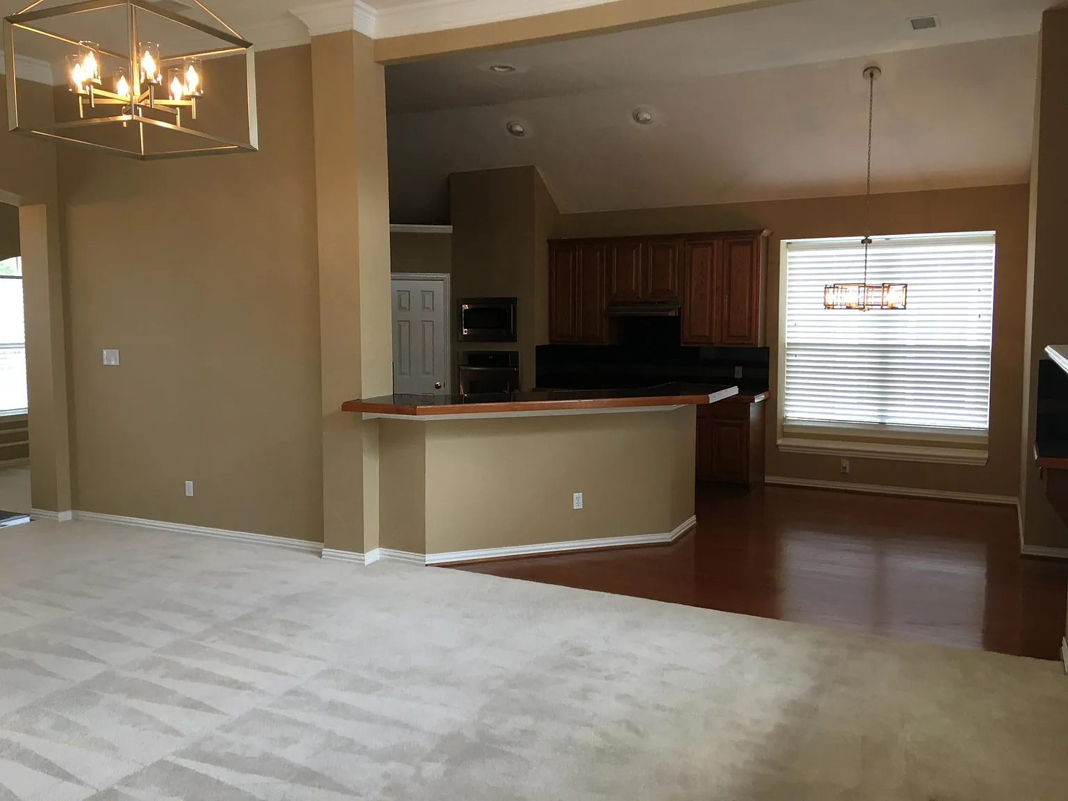 3 bed, 2128 sqft, $2,650 — Photo 4